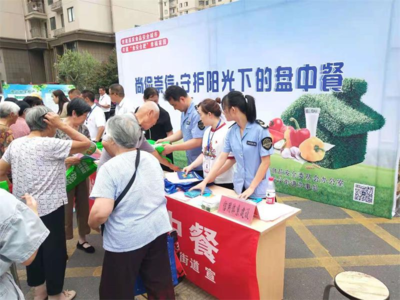 亞父市場所扎實(shí)開展食品安全宣傳周活動(dòng)，筑牢群眾飲食安全防線