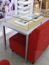 影樓展示柜選購全攻略 打造吸睛櫥窗，提升店面形象與業(yè)績
